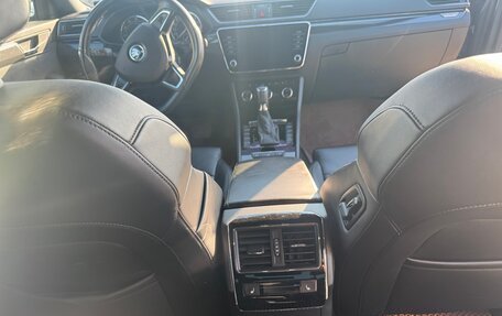 Skoda Superb III рестайлинг, 2018 год, 2 100 000 рублей, 14 фотография