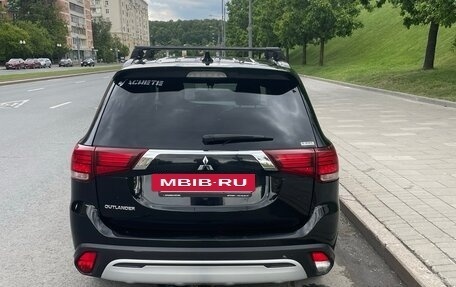 Mitsubishi Outlander III рестайлинг 3, 2021 год, 2 650 000 рублей, 2 фотография