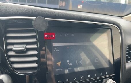 Mitsubishi Outlander III рестайлинг 3, 2021 год, 2 650 000 рублей, 5 фотография
