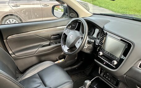 Mitsubishi Outlander III рестайлинг 3, 2021 год, 3 000 000 рублей, 14 фотография