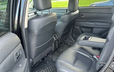 Mitsubishi Outlander III рестайлинг 3, 2021 год, 3 000 000 рублей, 16 фотография