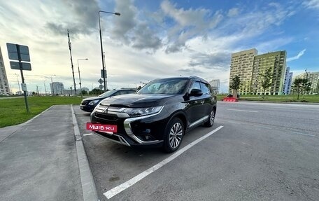 Mitsubishi Outlander III рестайлинг 3, 2021 год, 3 000 000 рублей, 3 фотография