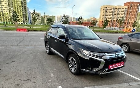 Mitsubishi Outlander III рестайлинг 3, 2021 год, 3 000 000 рублей, 5 фотография