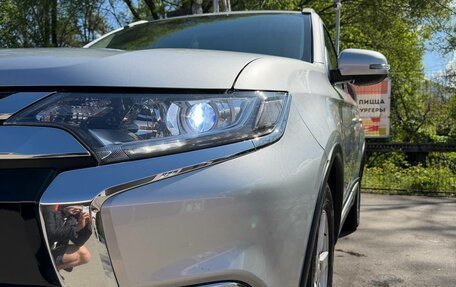 Mitsubishi Outlander III рестайлинг 3, 2018 год, 1 650 000 рублей, 4 фотография