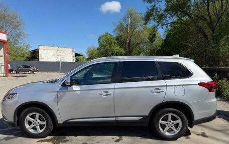 Mitsubishi Outlander III рестайлинг 3, 2018 год, 1 650 000 рублей, 6 фотография