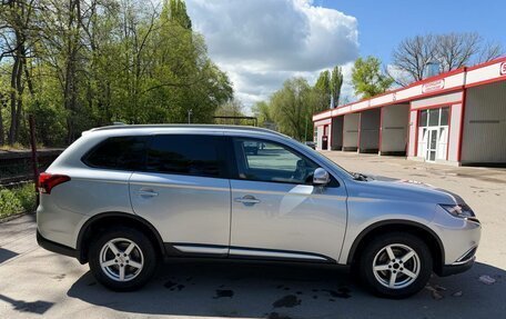 Mitsubishi Outlander III рестайлинг 3, 2018 год, 1 650 000 рублей, 8 фотография