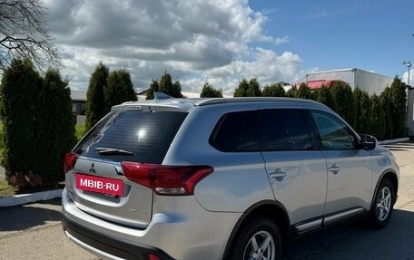 Mitsubishi Outlander III рестайлинг 3, 2018 год, 1 650 000 рублей, 13 фотография