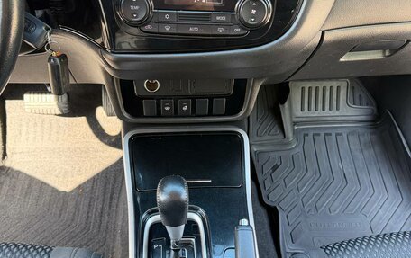 Mitsubishi Outlander III рестайлинг 3, 2018 год, 1 650 000 рублей, 24 фотография