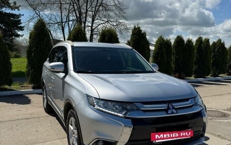 Mitsubishi Outlander III рестайлинг 3, 2018 год, 1 650 000 рублей, 14 фотография