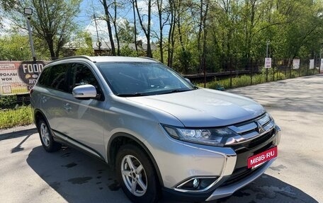 Mitsubishi Outlander III рестайлинг 3, 2018 год, 1 650 000 рублей, 7 фотография