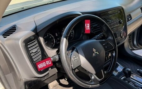 Mitsubishi Outlander III рестайлинг 3, 2018 год, 1 650 000 рублей, 26 фотография