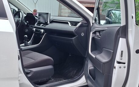Toyota RAV4, 2020 год, 2 810 000 рублей, 5 фотография