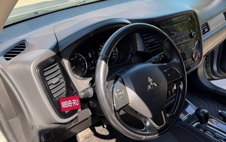 Mitsubishi Outlander III рестайлинг 3, 2018 год, 12 фотография