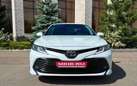 Toyota Camry, 2018 год, 2 390 000 рублей, 3 фотография