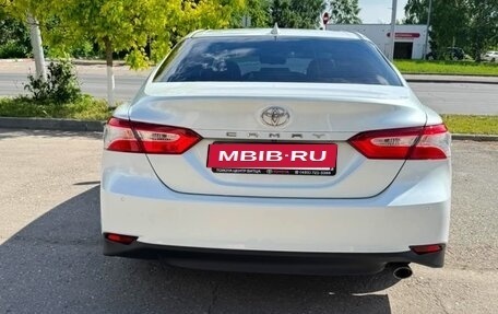 Toyota Camry, 2018 год, 2 390 000 рублей, 4 фотография