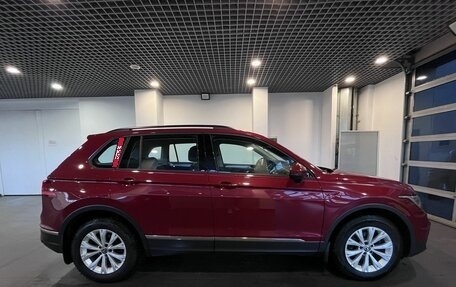 Volkswagen Tiguan II, 2021 год, 2 715 000 рублей, 2 фотография