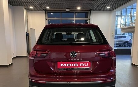 Volkswagen Tiguan II, 2021 год, 2 715 000 рублей, 4 фотография