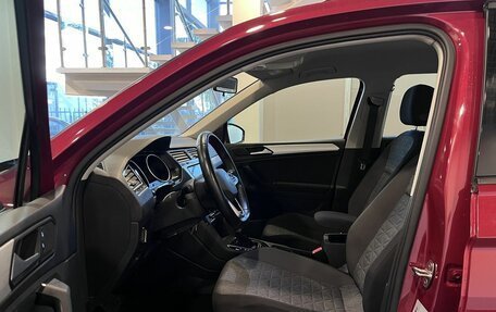 Volkswagen Tiguan II, 2021 год, 2 715 000 рублей, 16 фотография