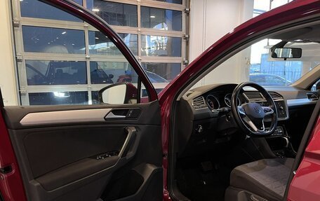 Volkswagen Tiguan II, 2021 год, 2 715 000 рублей, 21 фотография
