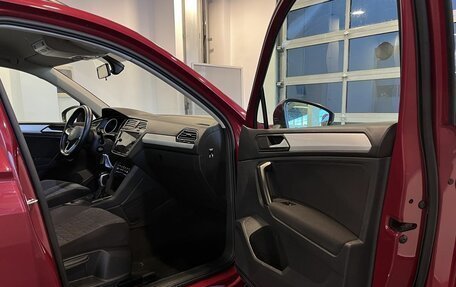 Volkswagen Tiguan II, 2021 год, 2 715 000 рублей, 27 фотография