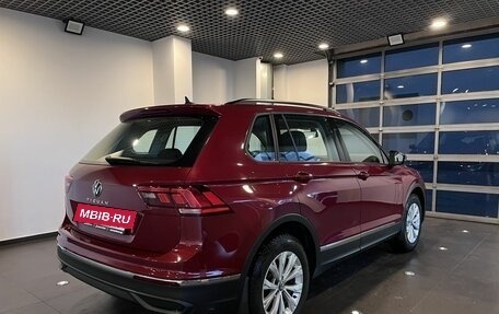Volkswagen Tiguan II, 2021 год, 2 715 000 рублей, 3 фотография