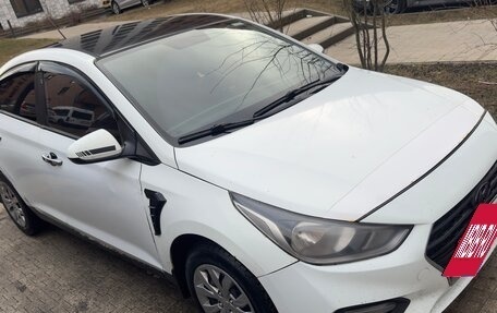 Hyundai Solaris II рестайлинг, 2017 год, 555 000 рублей, 1 фотография