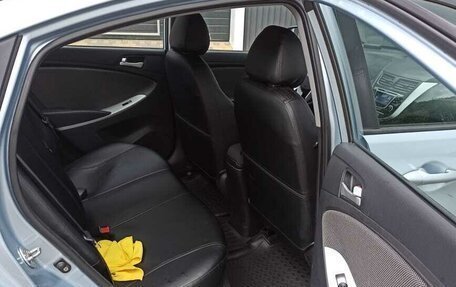 Hyundai Solaris II рестайлинг, 2011 год, 700 000 рублей, 18 фотография
