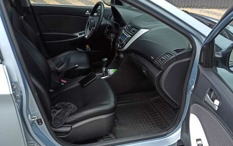 Hyundai Solaris II рестайлинг, 2011 год, 700 000 рублей, 12 фотография