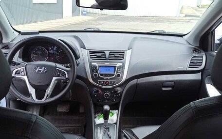 Hyundai Solaris II рестайлинг, 2011 год, 700 000 рублей, 19 фотография