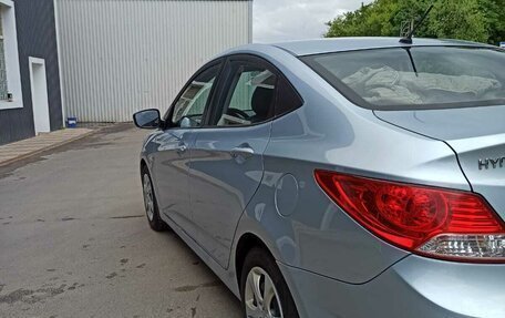 Hyundai Solaris II рестайлинг, 2011 год, 700 000 рублей, 16 фотография