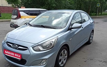 Hyundai Solaris II рестайлинг, 2011 год, 700 000 рублей, 11 фотография