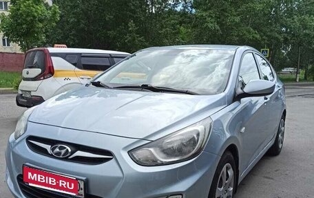 Hyundai Solaris II рестайлинг, 2011 год, 700 000 рублей, 15 фотография