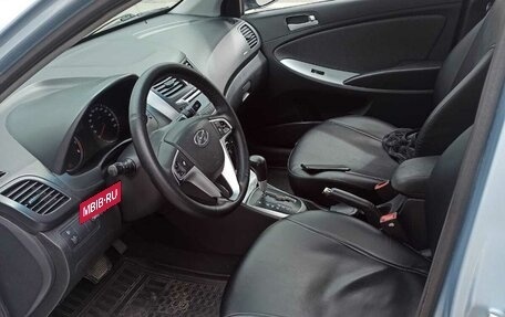 Hyundai Solaris II рестайлинг, 2011 год, 700 000 рублей, 20 фотография