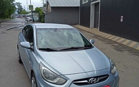 Hyundai Solaris II рестайлинг, 2011 год, 700 000 рублей, 5 фотография