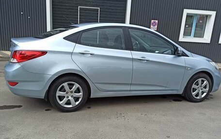 Hyundai Solaris II рестайлинг, 2011 год, 700 000 рублей, 25 фотография