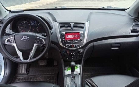 Hyundai Solaris II рестайлинг, 2011 год, 700 000 рублей, 21 фотография