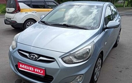 Hyundai Solaris II рестайлинг, 2011 год, 700 000 рублей, 24 фотография