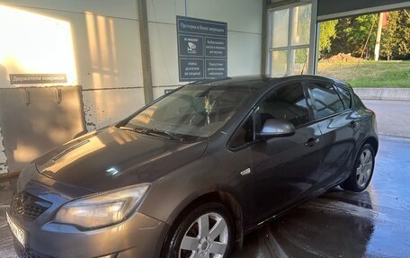 Opel Astra J, 2011 год, 430 000 рублей, 2 фотография