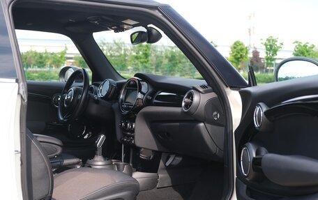 MINI Hatch, 2019 год, 1 940 000 рублей, 28 фотография