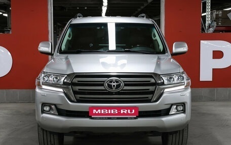Toyota Land Cruiser 200, 2017 год, 5 779 000 рублей, 2 фотография