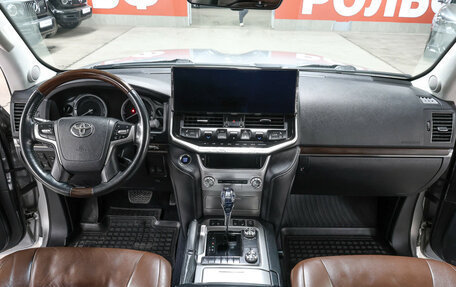 Toyota Land Cruiser 200, 2017 год, 5 779 000 рублей, 14 фотография