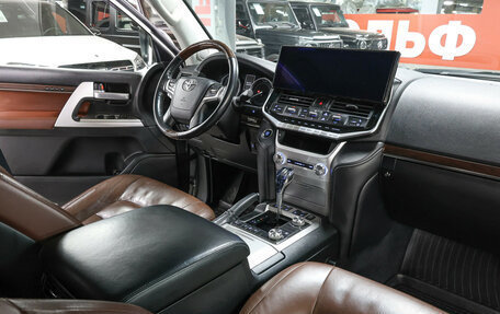 Toyota Land Cruiser 200, 2017 год, 5 779 000 рублей, 12 фотография