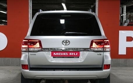 Toyota Land Cruiser 200, 2017 год, 5 779 000 рублей, 7 фотография
