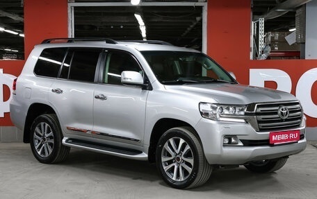 Toyota Land Cruiser 200, 2017 год, 5 779 000 рублей, 3 фотография