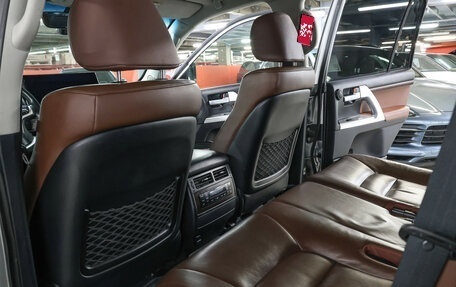 Toyota Land Cruiser 200, 2017 год, 5 779 000 рублей, 13 фотография