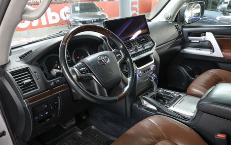Toyota Land Cruiser 200, 2017 год, 5 779 000 рублей, 16 фотография