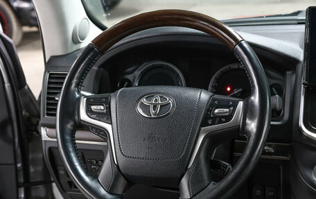 Toyota Land Cruiser 200, 2017 год, 5 779 000 рублей, 17 фотография