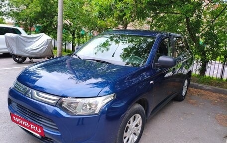 Mitsubishi Outlander III рестайлинг 3, 2012 год, 1 040 000 рублей, 2 фотография