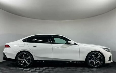 BMW 5 серия, 2025 год, 9 800 000 рублей, 5 фотография