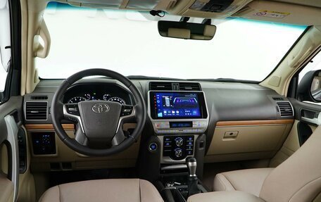 Toyota Land Cruiser Prado 150 рестайлинг 2, 2018 год, 4 549 050 рублей, 6 фотография